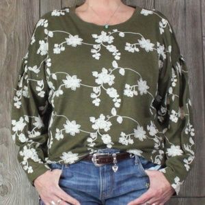 Umgee M L size Top Green Embroidered Puff Sleeve